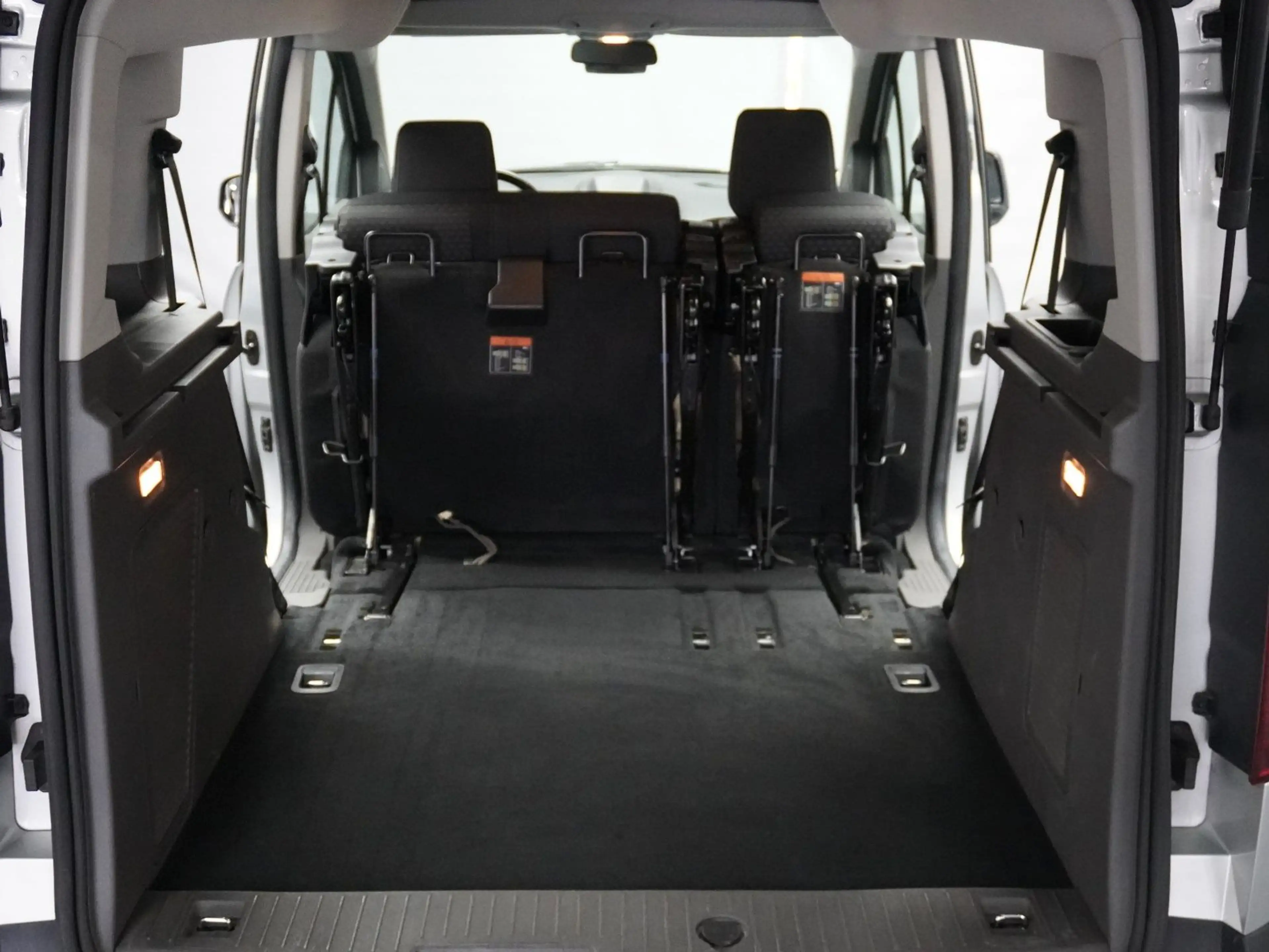 Ford Tourneo Connect Trend 1.5 TDCI — photo 12
