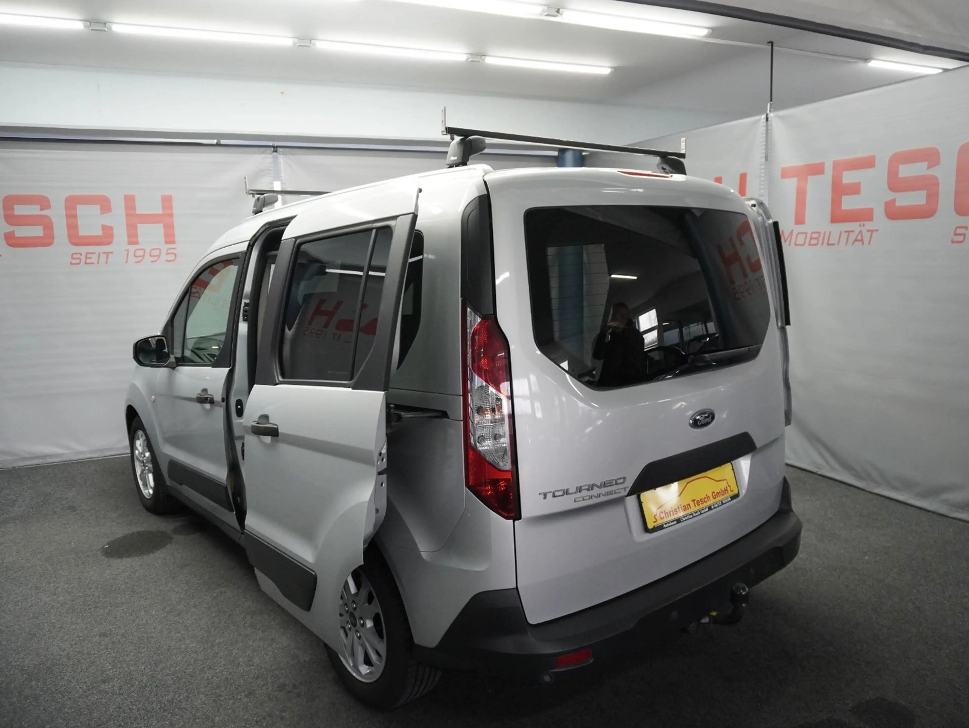 Ford Tourneo Connect Trend 1.5 TDCI — photo 9