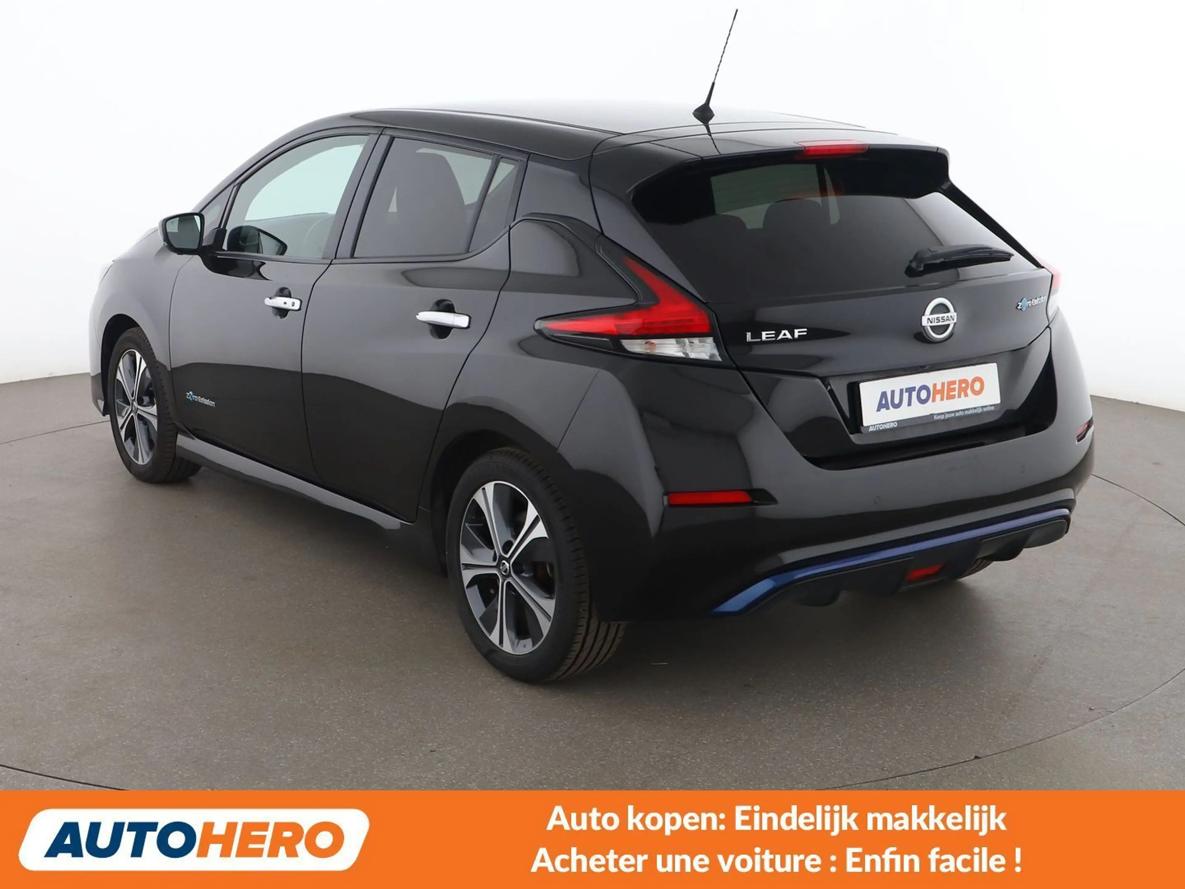 Nissan Leaf electric drive 110 kW Acenta — photo 4