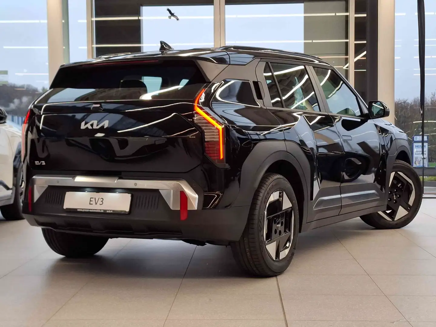 Kia EV3 58,3 KWH EARTH DAB + LED+KLIMAAUT. Černá - 2