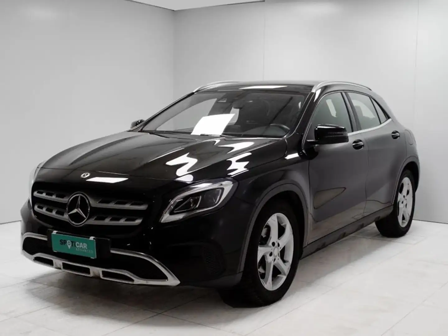 Mercedes-Benz GLA 200 - H247 200 d Business Extra auto Чорний - 1