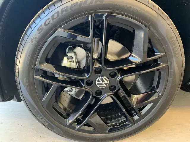 Volkswagen Tiguan view 5