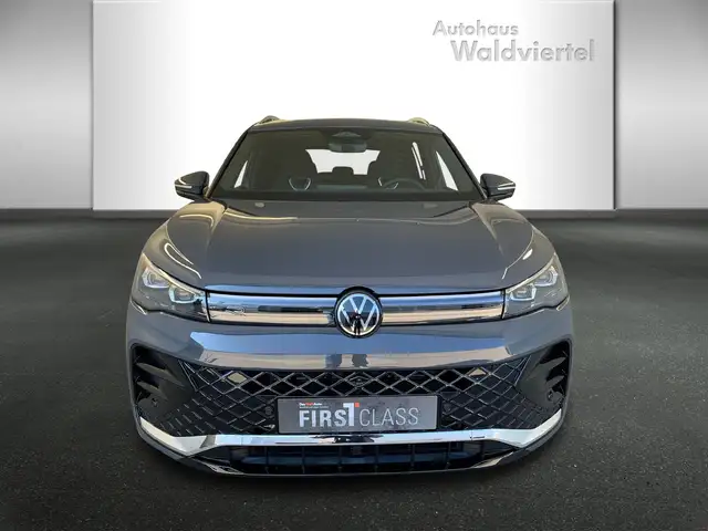 Volkswagen Tiguan view 2