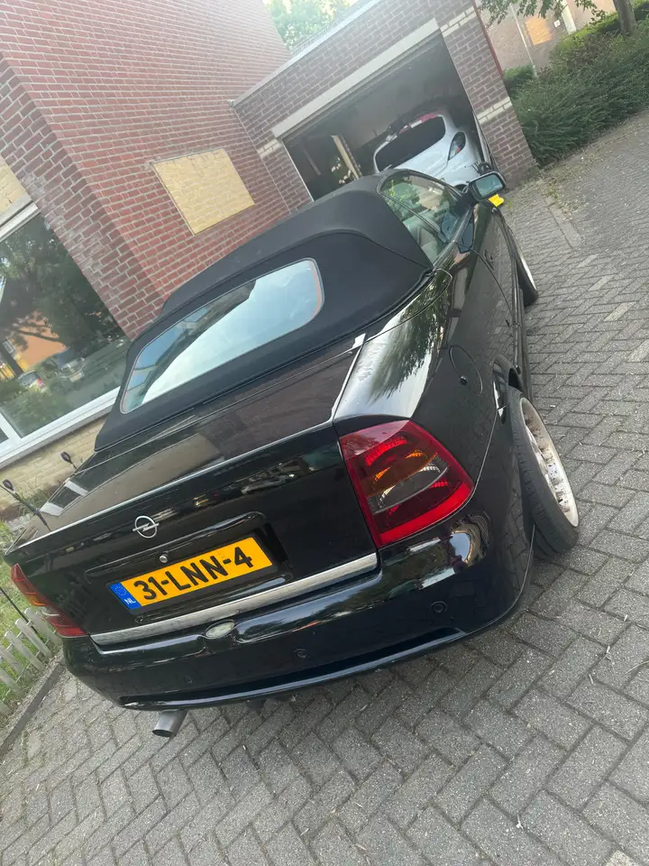 Opel Astra 2.2-16V Cabrio, foto 4