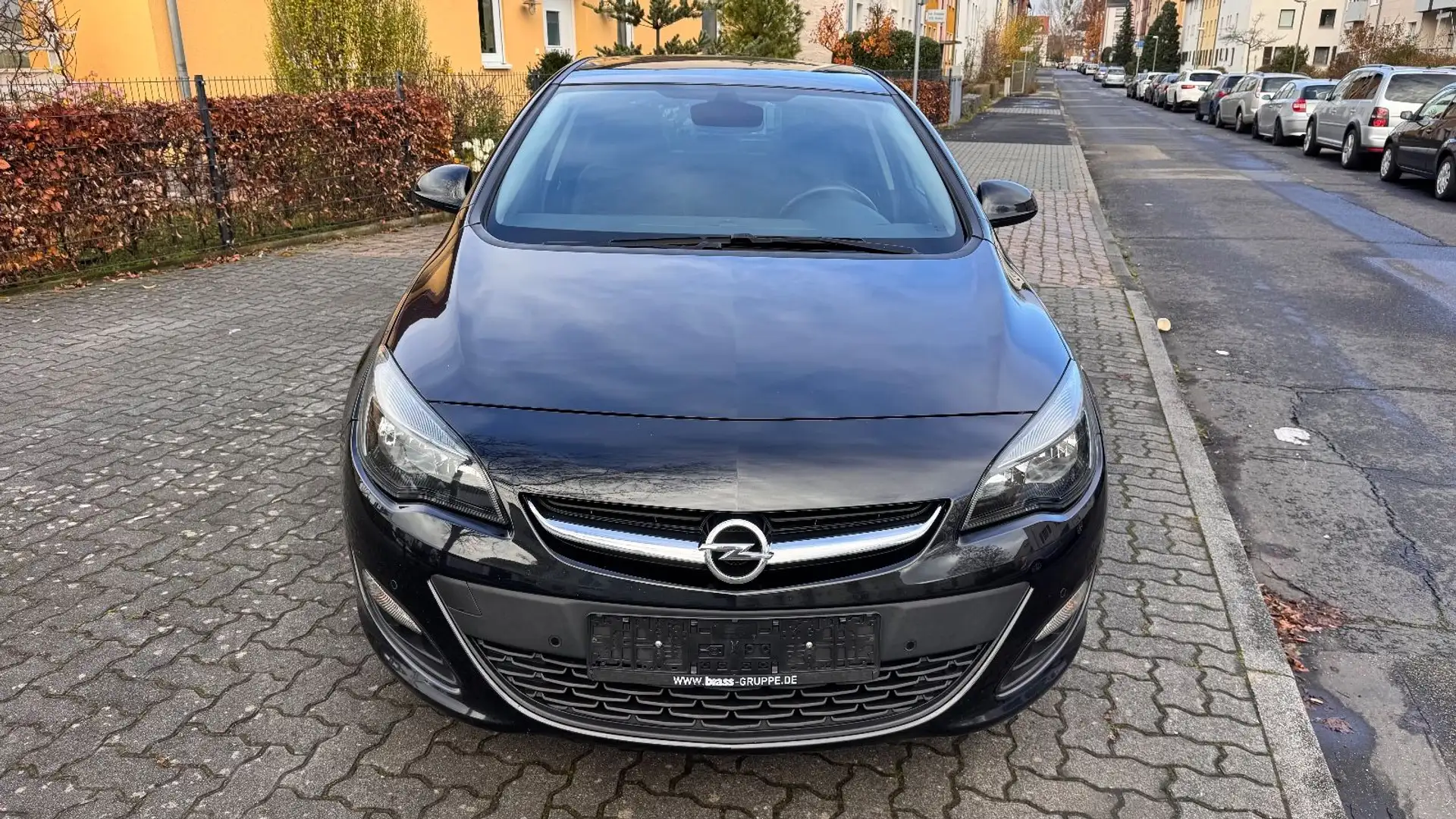 Opel Astra J Lim. 5-trg. Style Schwarz - 2