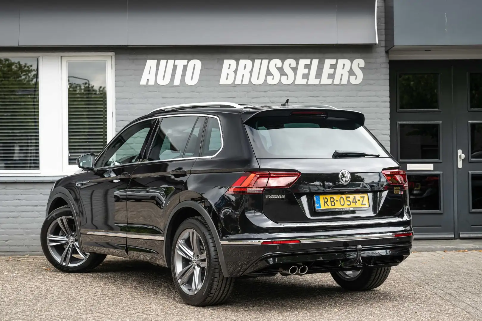 Volkswagen Tiguan 1.4 TSI ACT Comfortline Business R Org. NL zeer co Zwart - 2