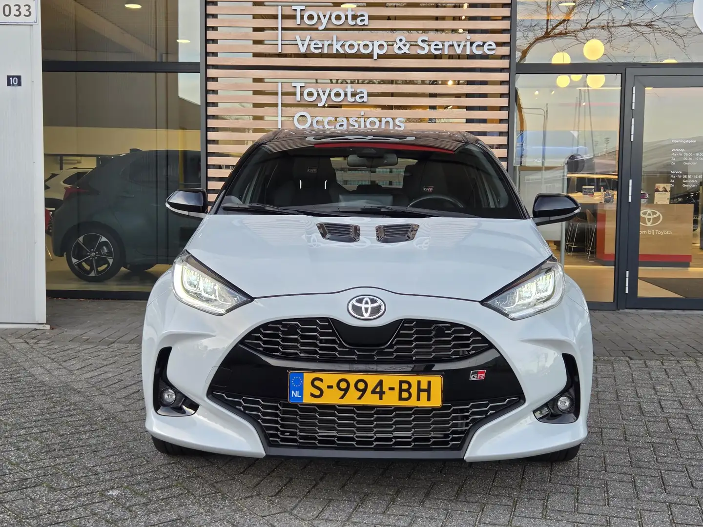 Toyota Yaris 1.5 Hybrid GR Sport | |trekhaak afneembaar Grijs - 2