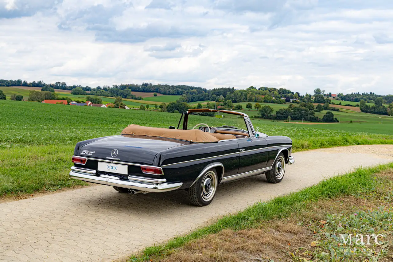 Mercedes-Benz 300 SE Cabriolet W112 / frame off restoration / 1 of 708 units, foto 2