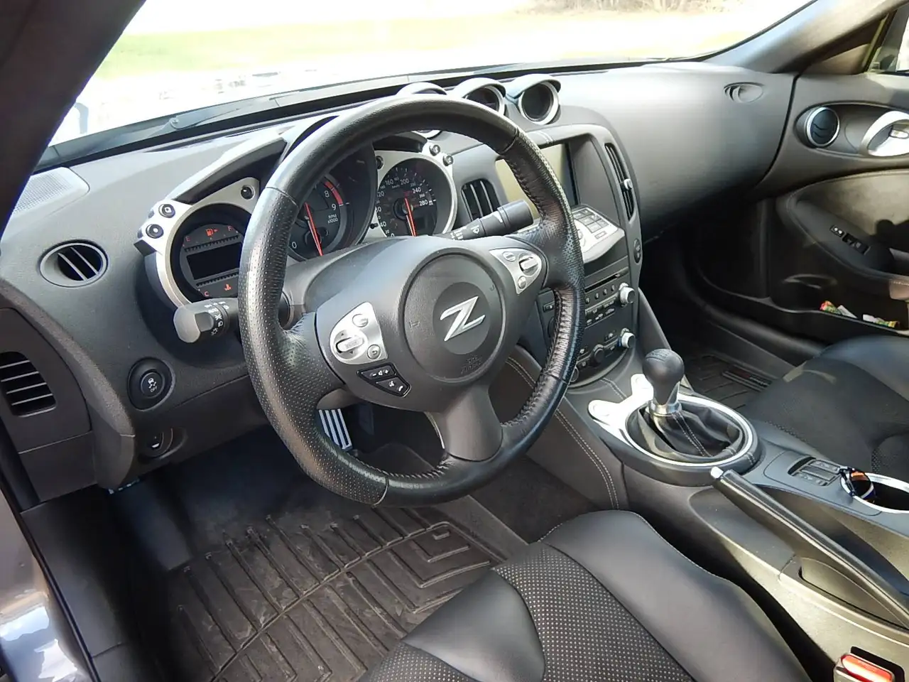 Nissan 370Z снимка Nissan 370Z