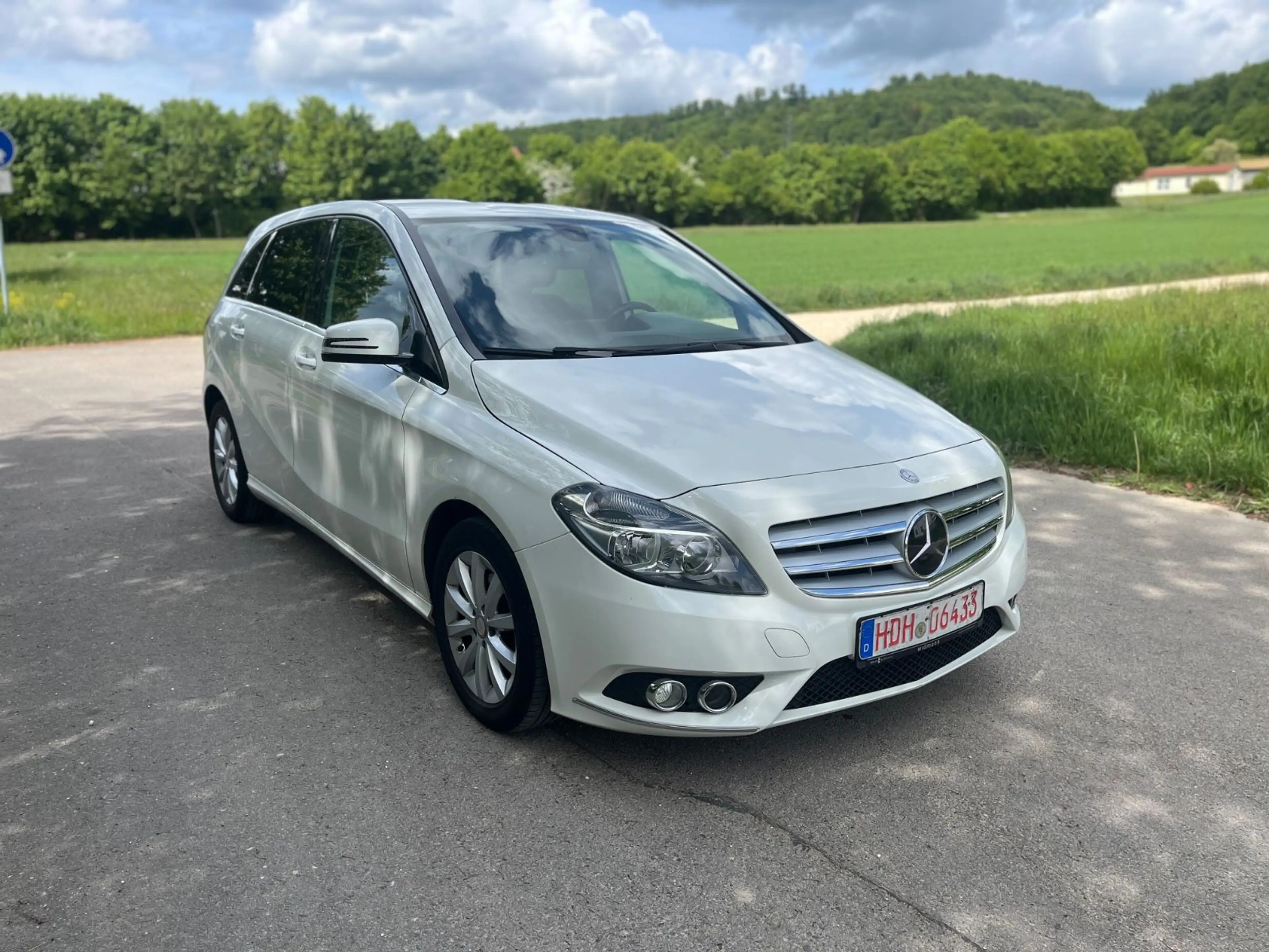 Mercedes-Benz B 200 Euro6/Sitzheizung/Volleder/Navi — photo 3