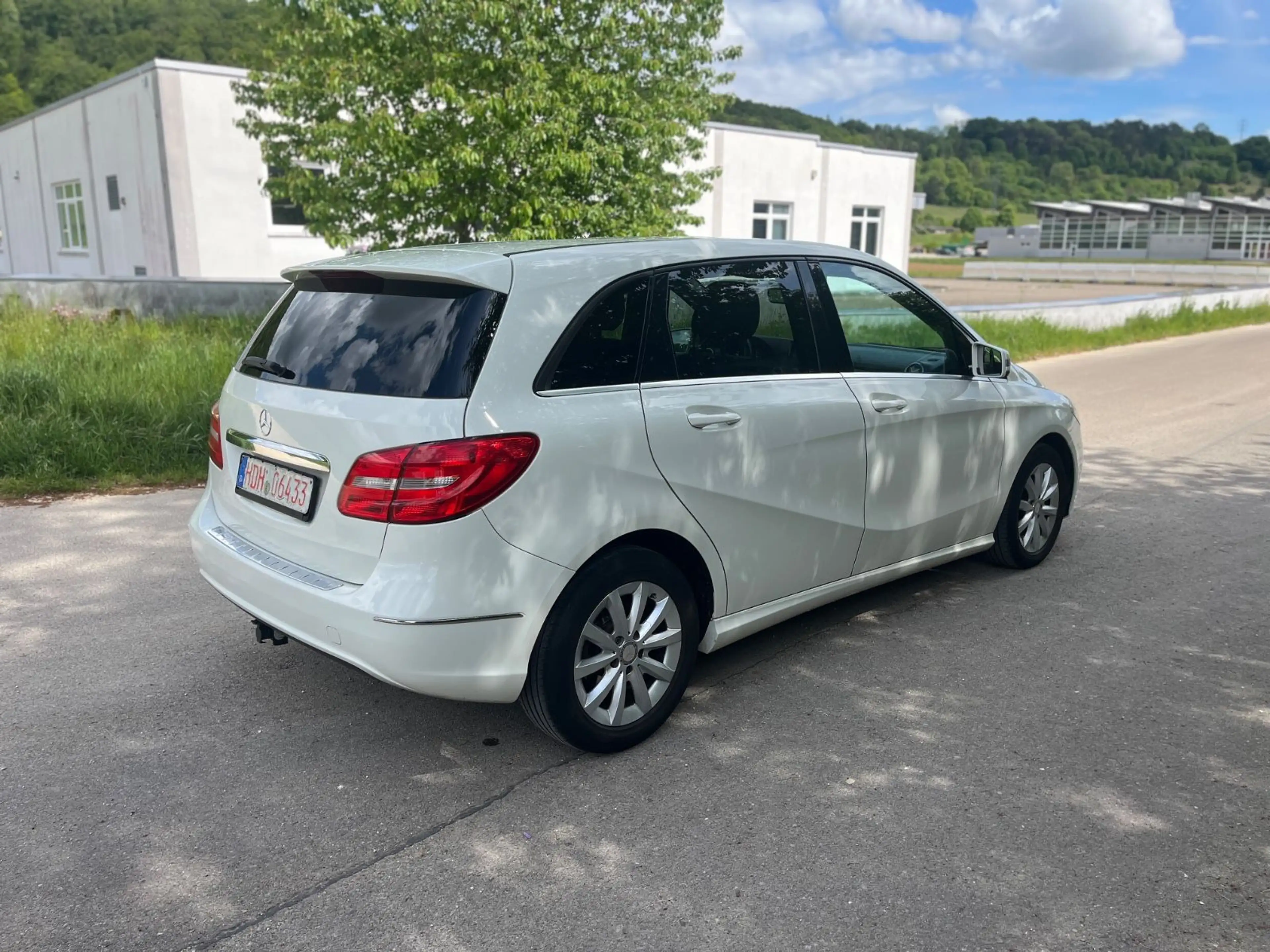 Mercedes-Benz B 200 Euro6/Sitzheizung/Volleder/Navi — photo 2