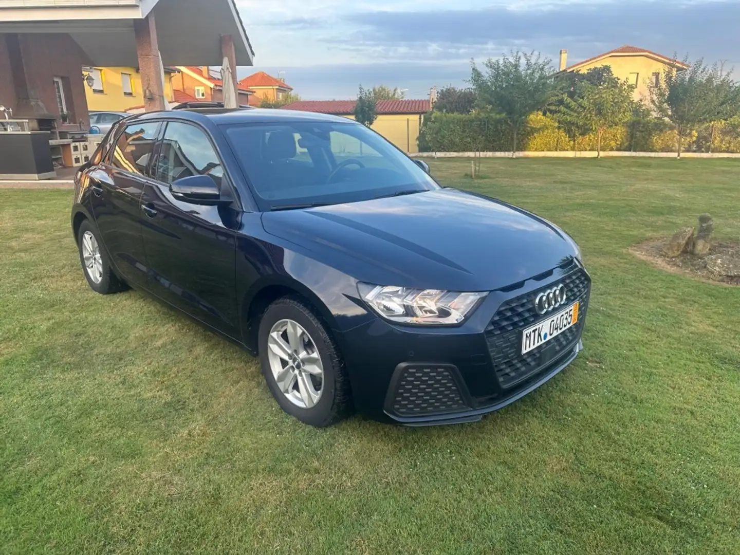 Audi A1 1.0 TFSI Active Kit Noir - 1