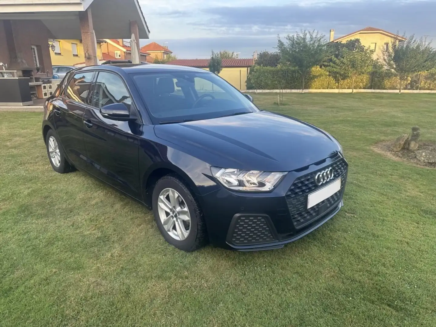 Audi A1 1.0 TFSI Active Kit Noir - 1