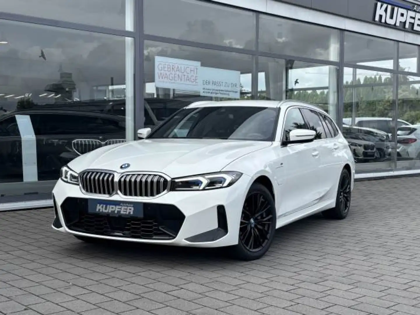 BMW 330 e Tour°M Sport °Ad.LED°Headup°HIFI°18 Белый - 1