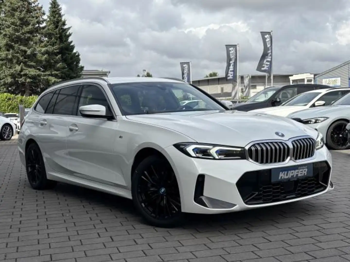 BMW 330 e Tour°M Sport °Ad.LED°Headup°HIFI°18 Белый - 2