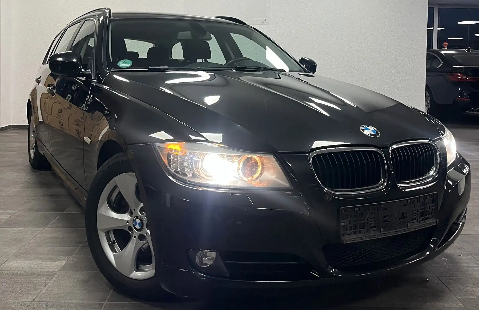 BMW 320 d Touring NAVI Bluetooth XENON PDC 2.HAND TOP Noir - 2