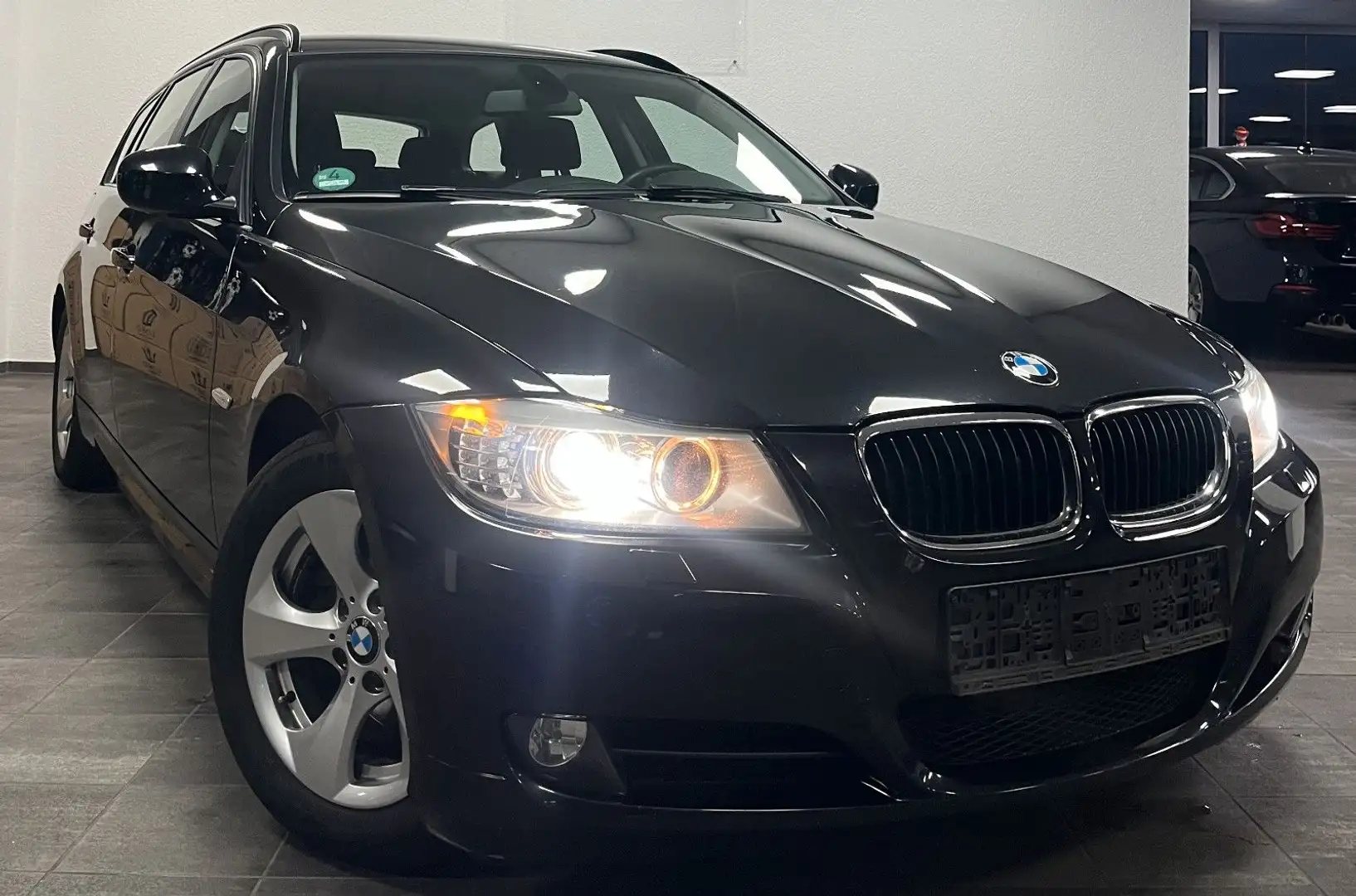 BMW 320 d Touring NAVI Bluetooth XENON PDC 2.HAND TOP Noir - 1