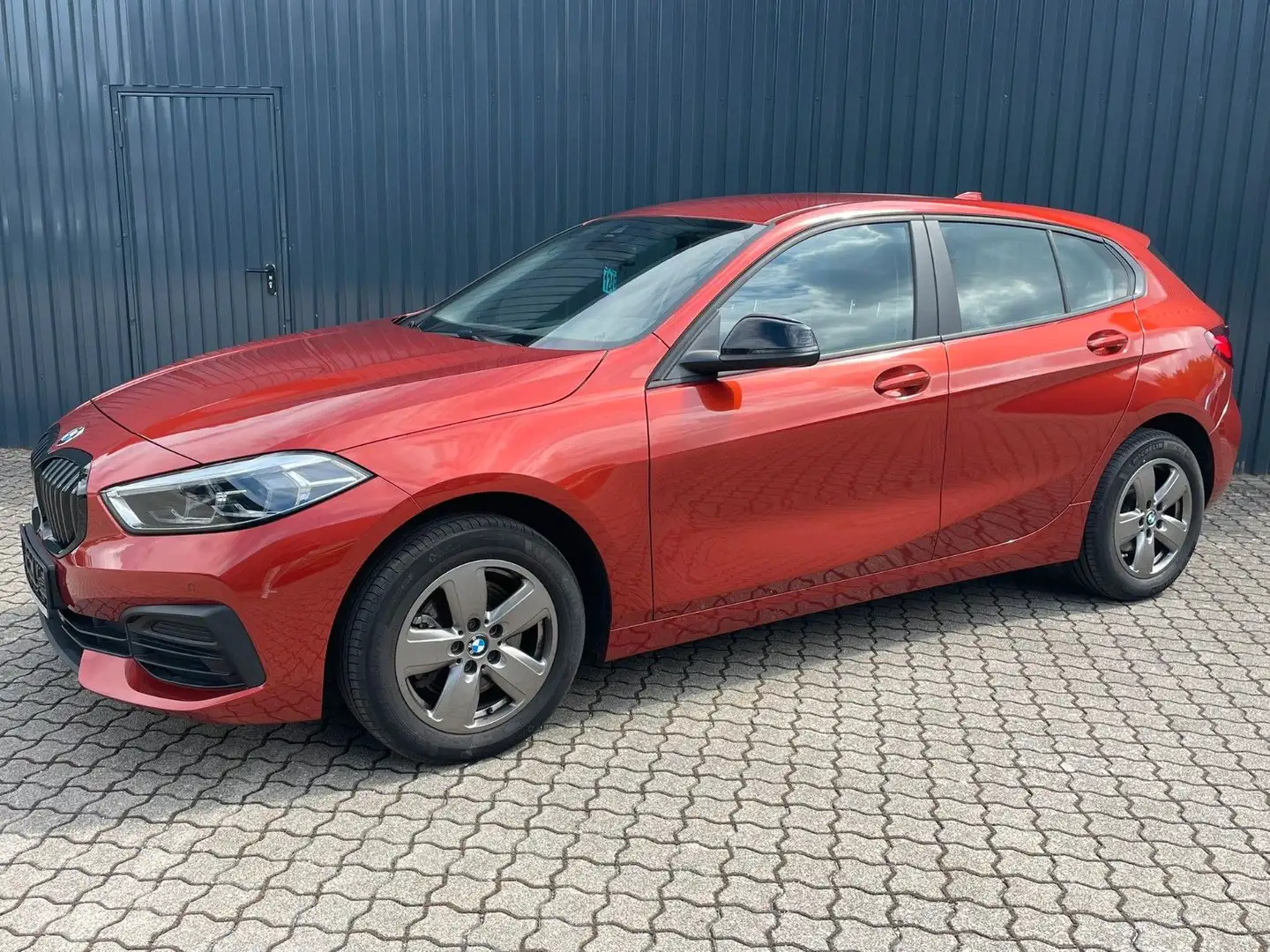 BMW 118 i 5-Türer/ LED/Navi/16"LM-Rad/AppleCarPlay Rot - 2
