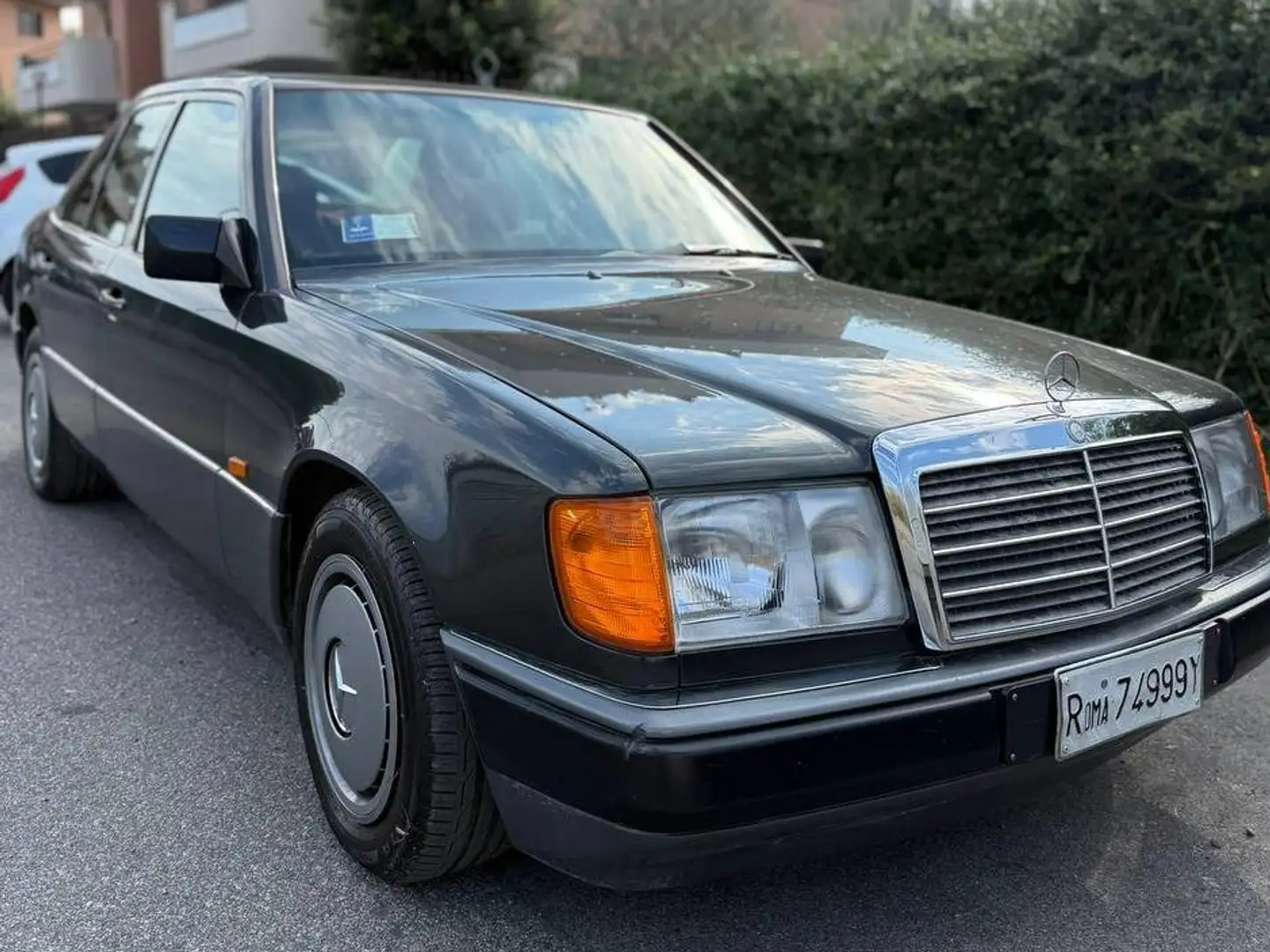Mercedes-Benz 200 E 200 Zwart - 1