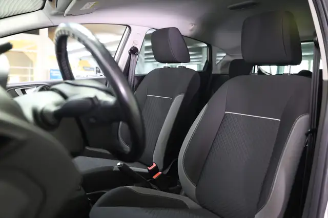 Ford Fiesta view 3