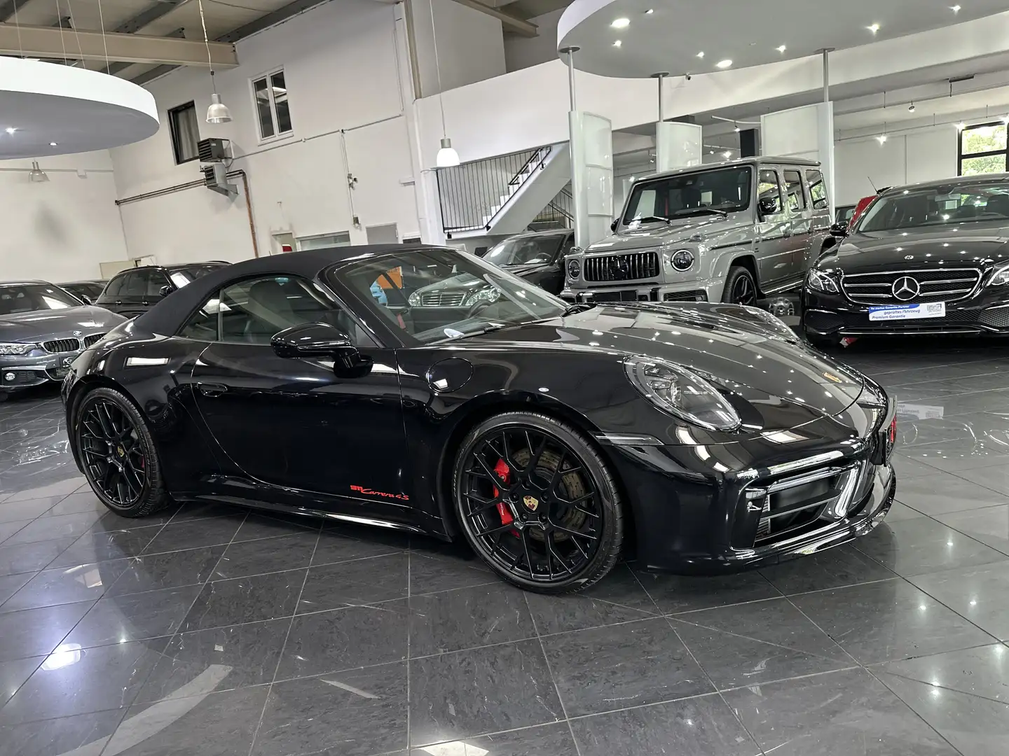 Porsche 992 Carrera 4 S Cabriolet Schwarz - 1