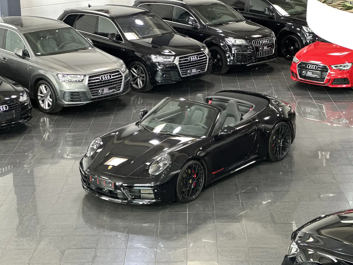 Porsche 992 Carrera 4 S Cabriolet Schwarz - 1