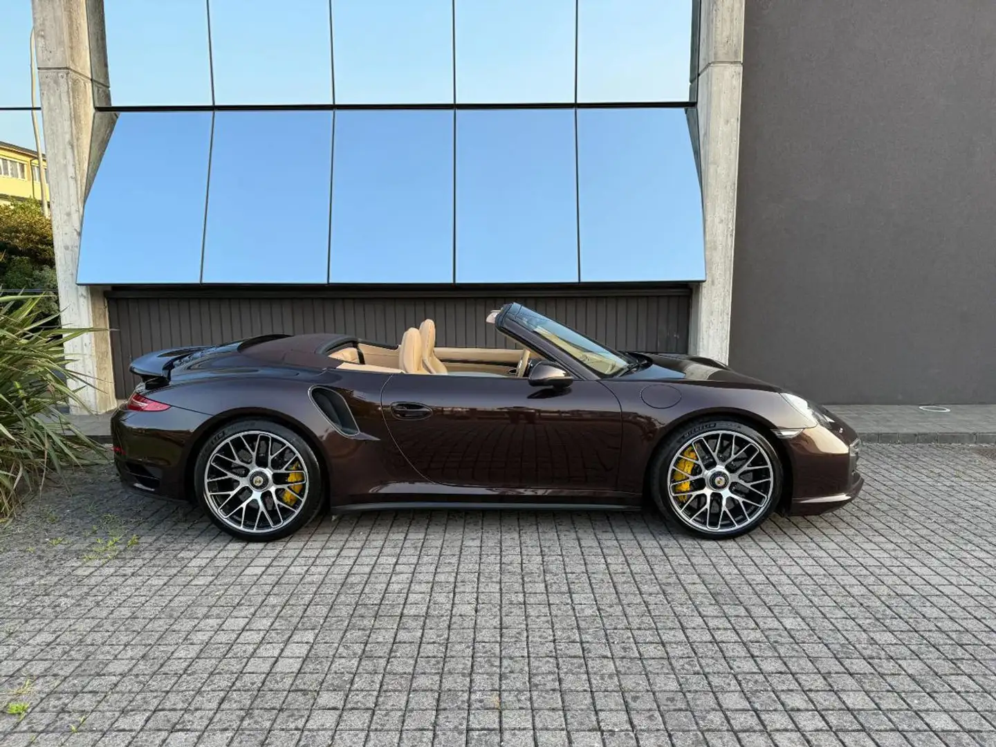 Porsche 991 3.8 Turbo S Cabrio * MOGANO * APPROVED * EXCLUSIVE Brun - 1