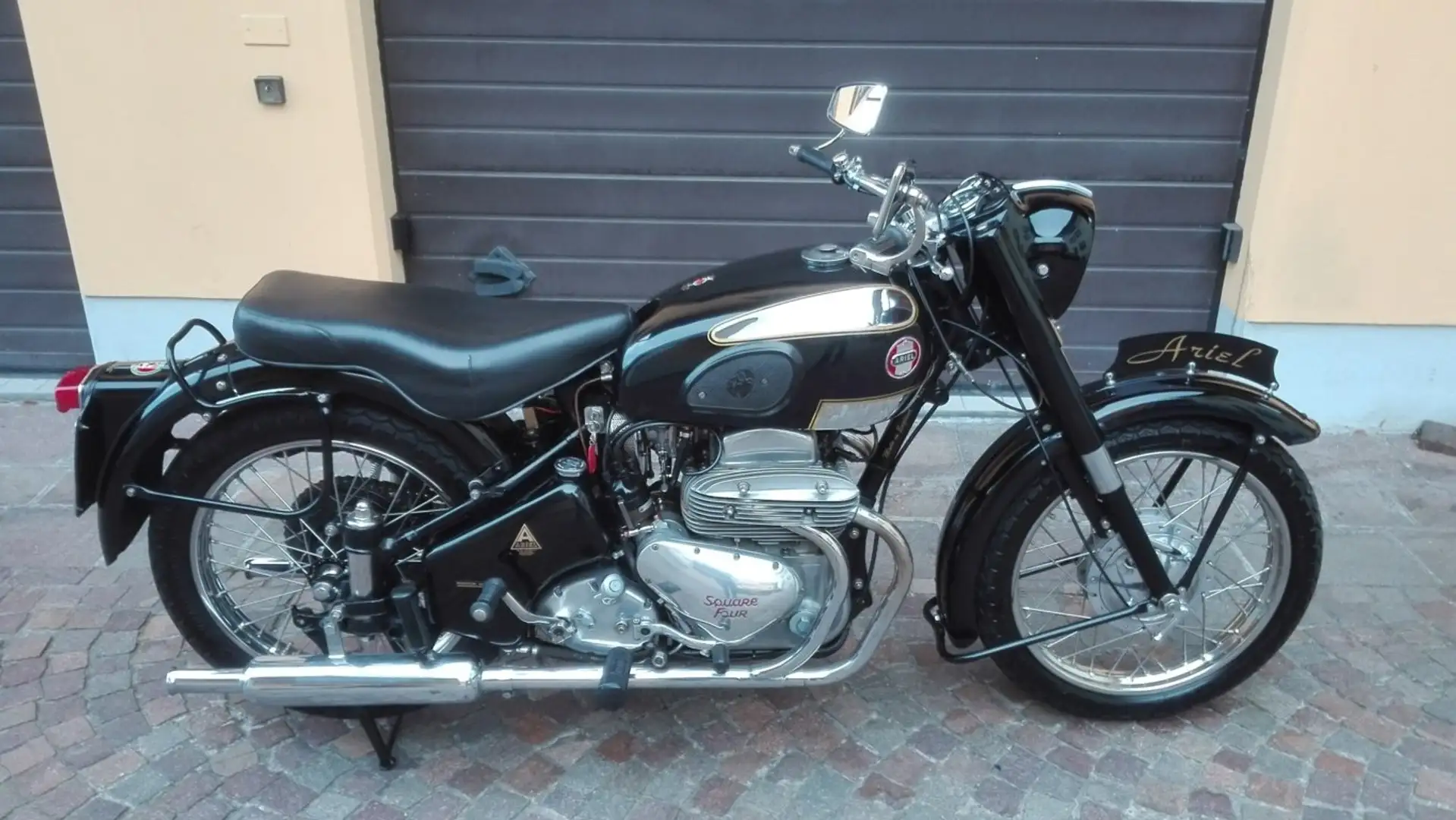 Ariel Motorcycles SQ4 Four Square MK2 Czarny - 1