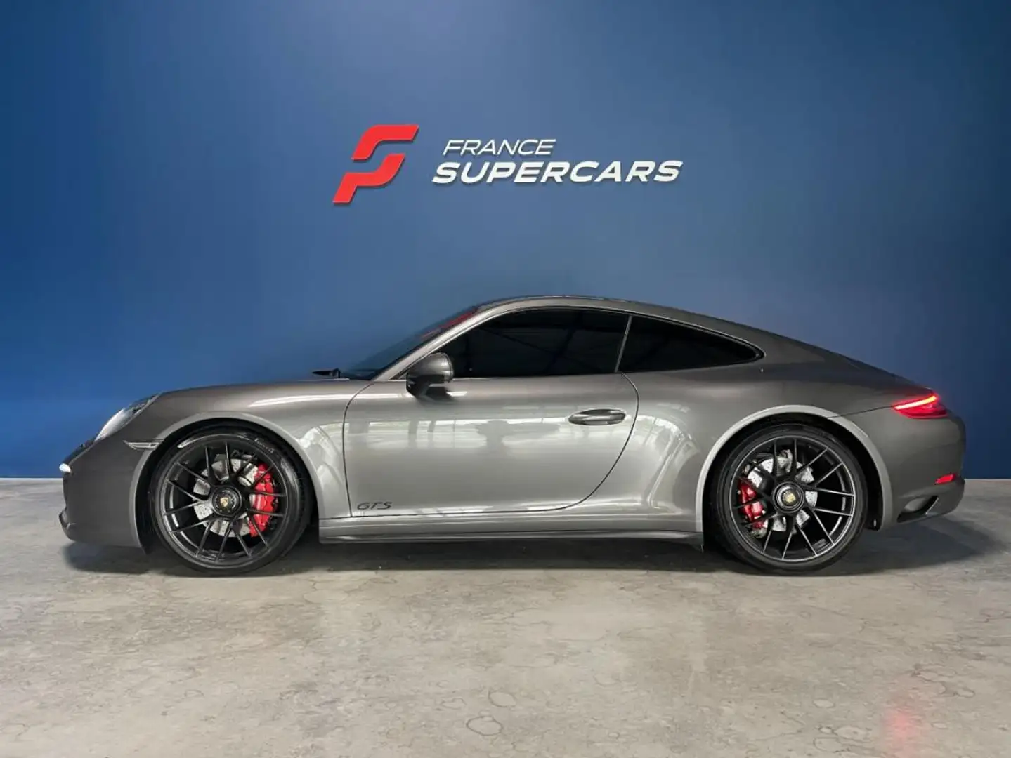 Porsche 911 Carrera GTS Coupé - 2
