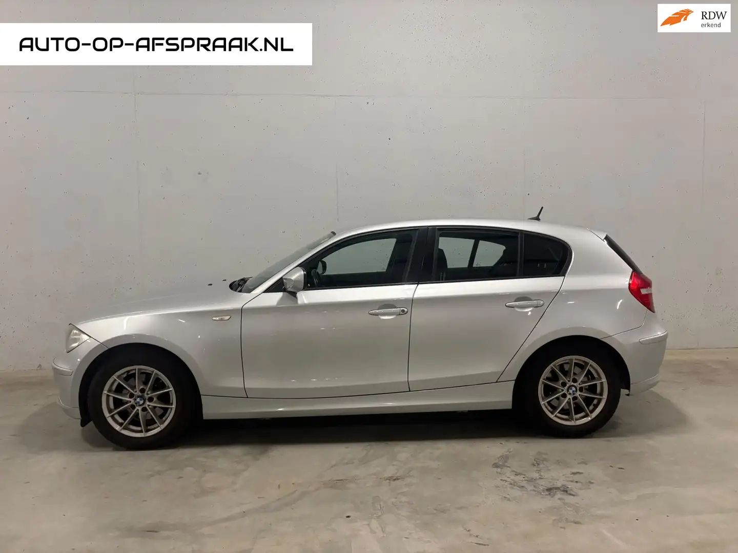 BMW 118 1-serie 118i Business Line 5drs. Airco Cruise C Grijs - 1
