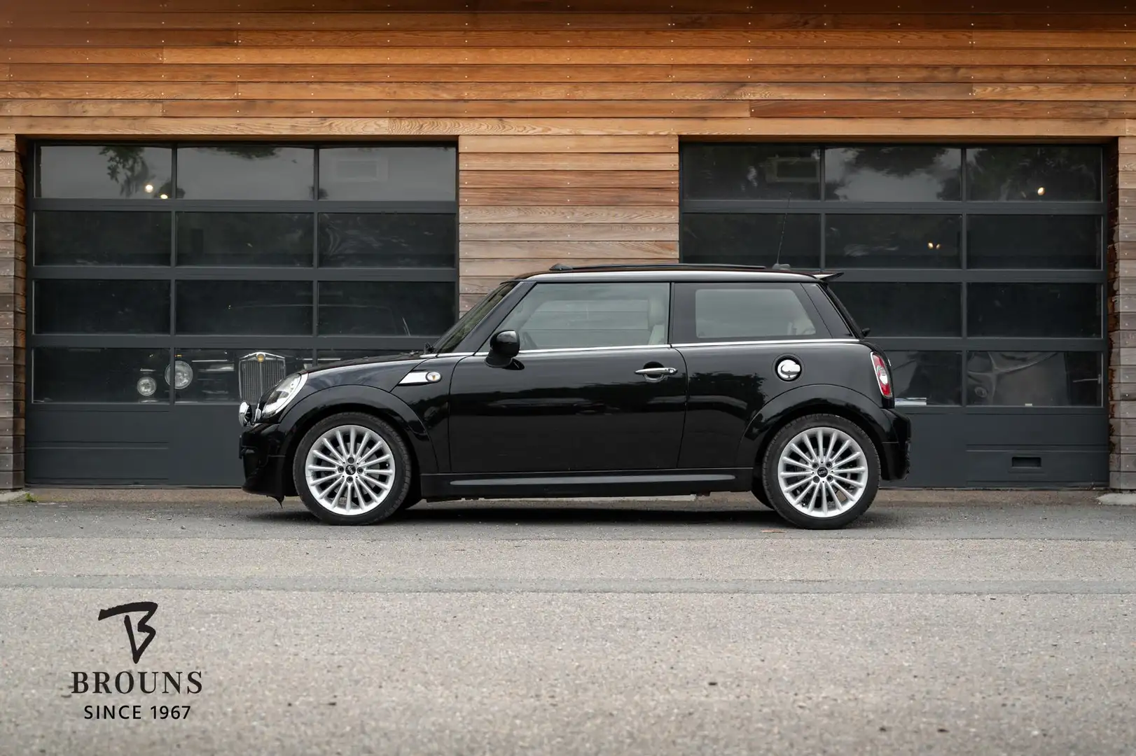 MINI Cooper S Mini 1.6 | Goodwood Inspired by Rolls Royce 1/1.00 Zwart - 2