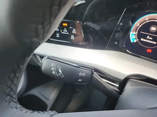 Volkswagen Golf view 12