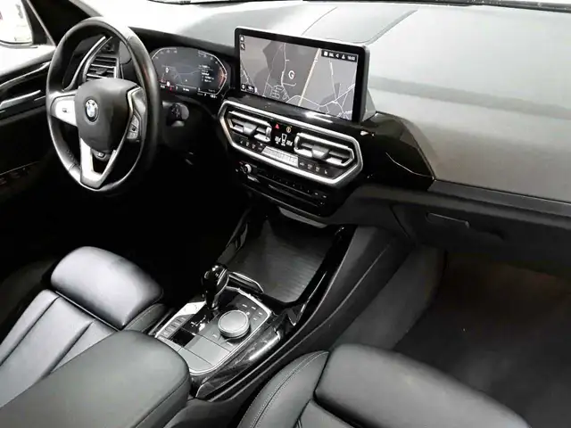 BMW X3 view 9
