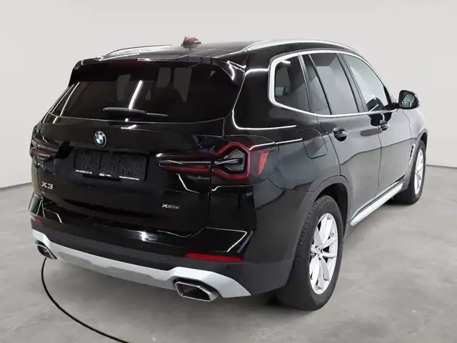 BMW X3 view 4