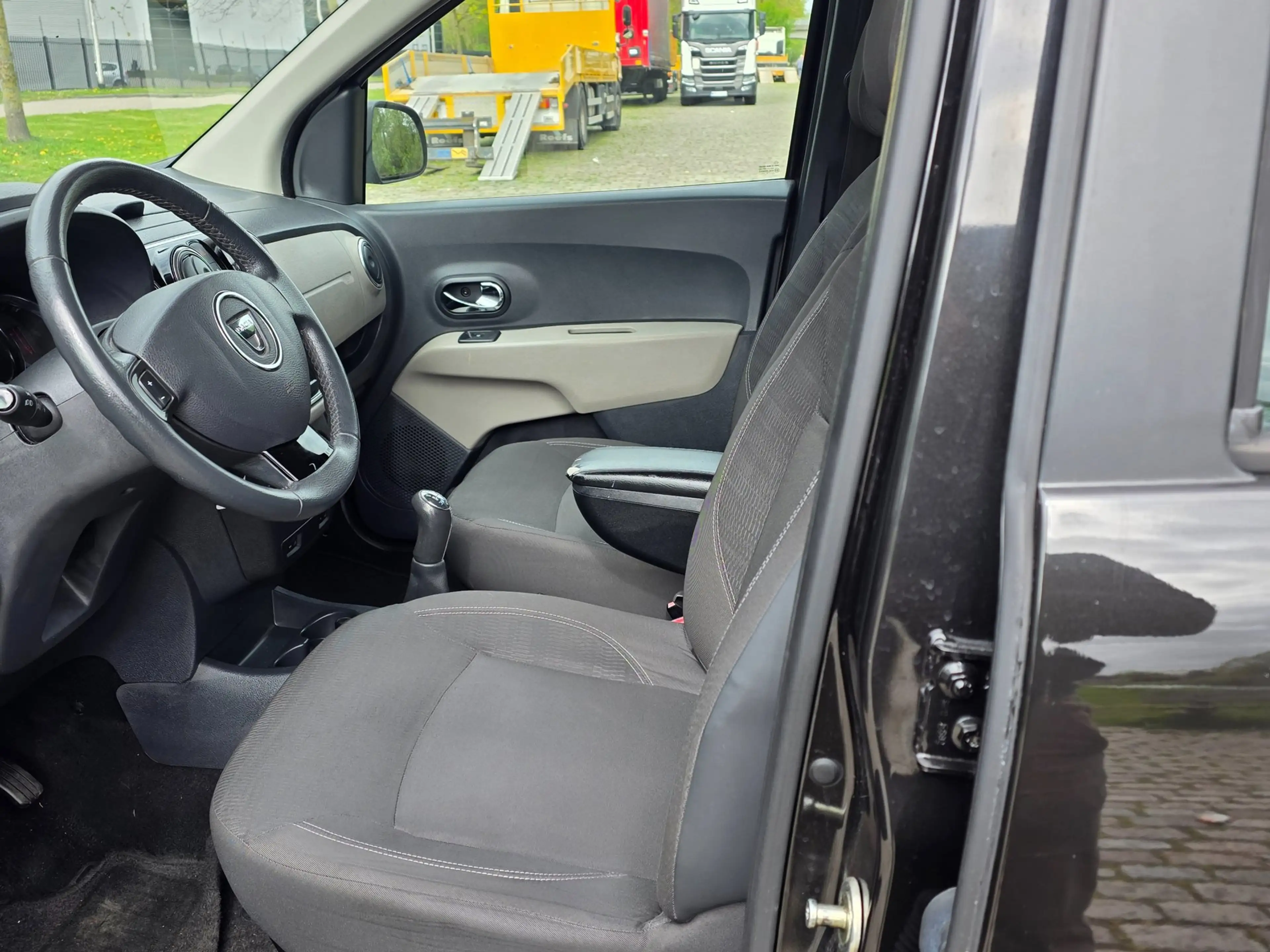 Dacia Lodgy 1.2 TCe Prestige 7personen airco cruis control nav — photo 10