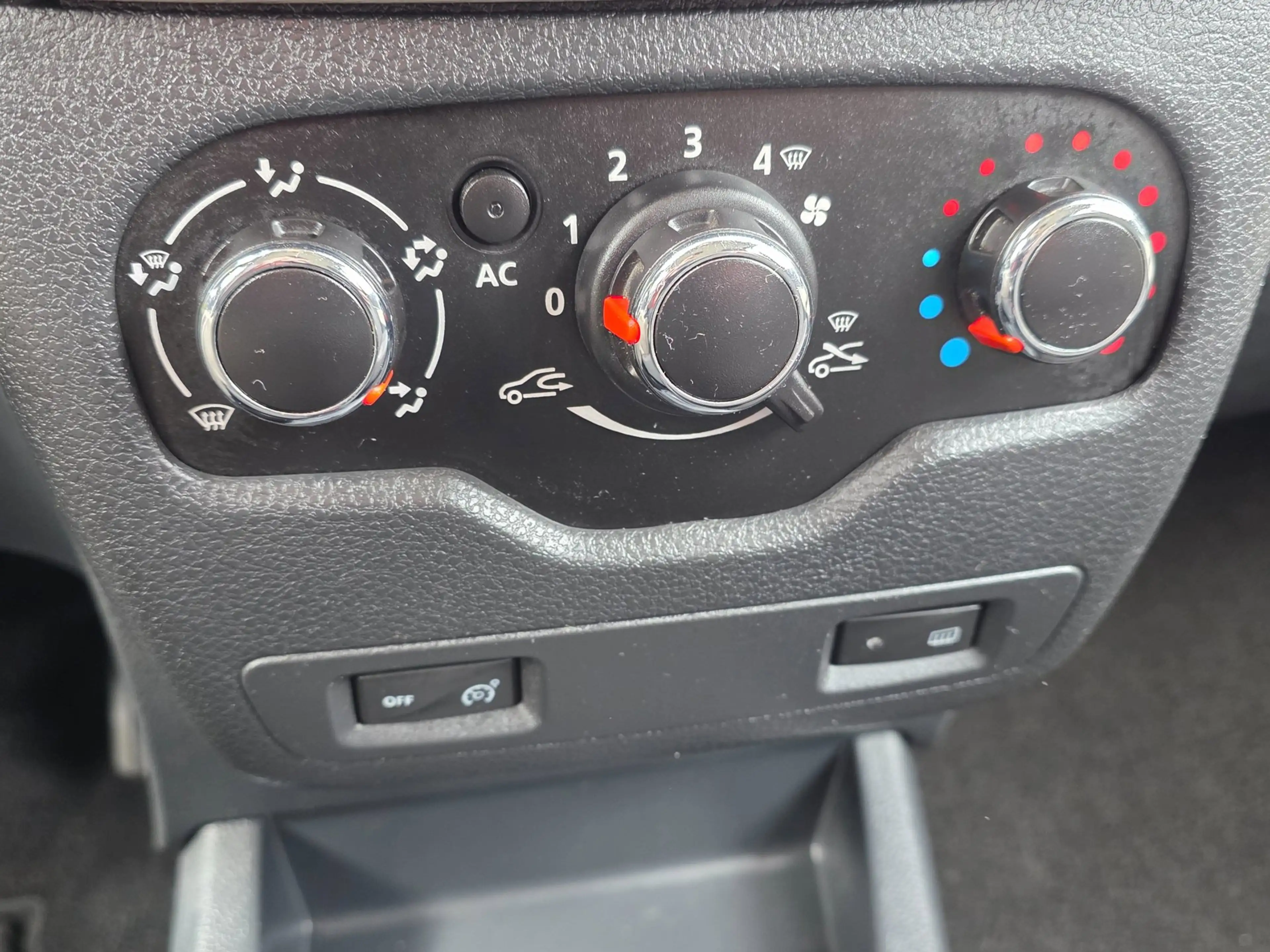 Dacia Lodgy 1.2 TCe Prestige 7personen airco cruis control nav — photo 17