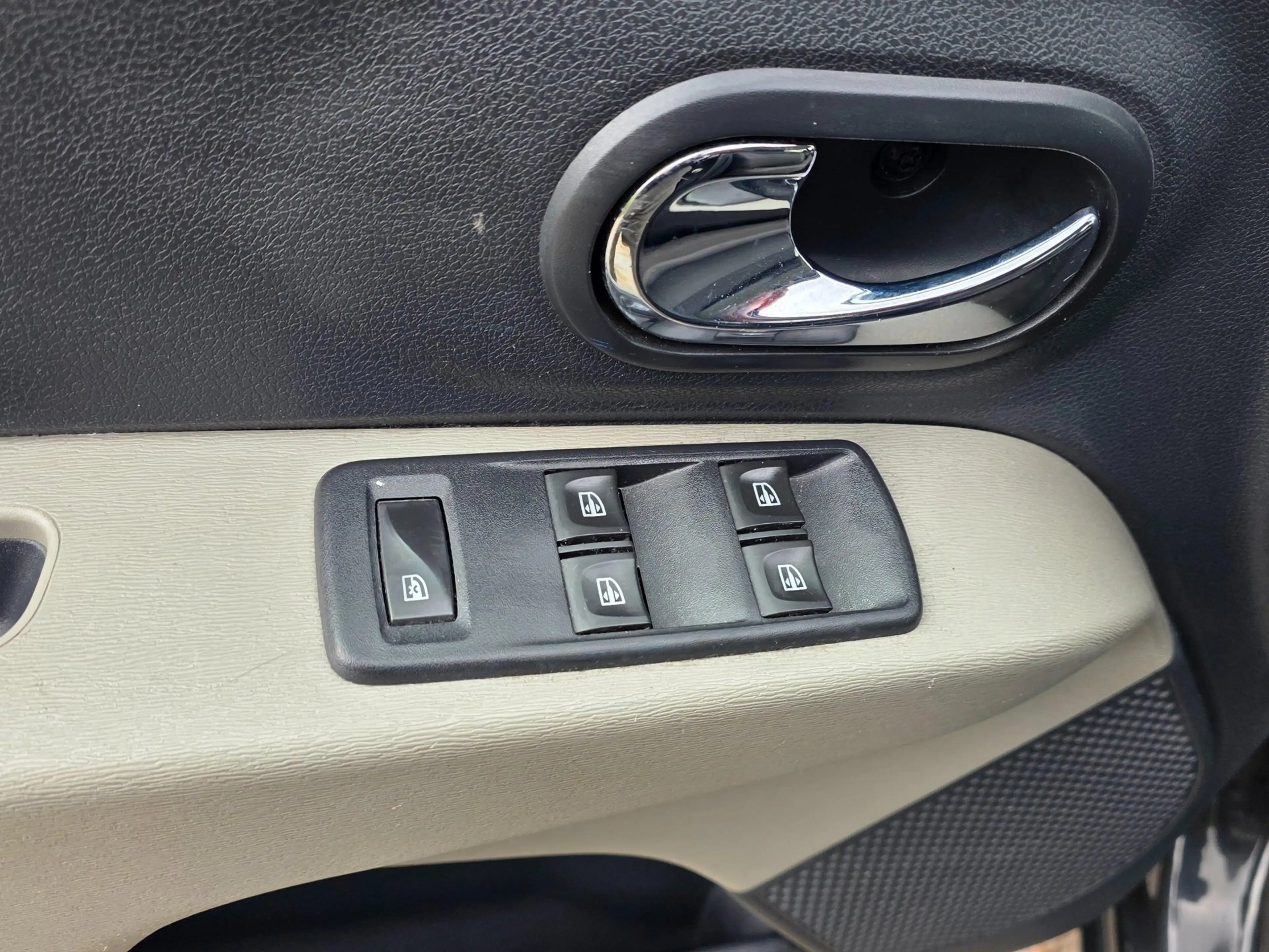 Dacia Lodgy 1.2 TCe Prestige 7personen airco cruis control nav — photo 18