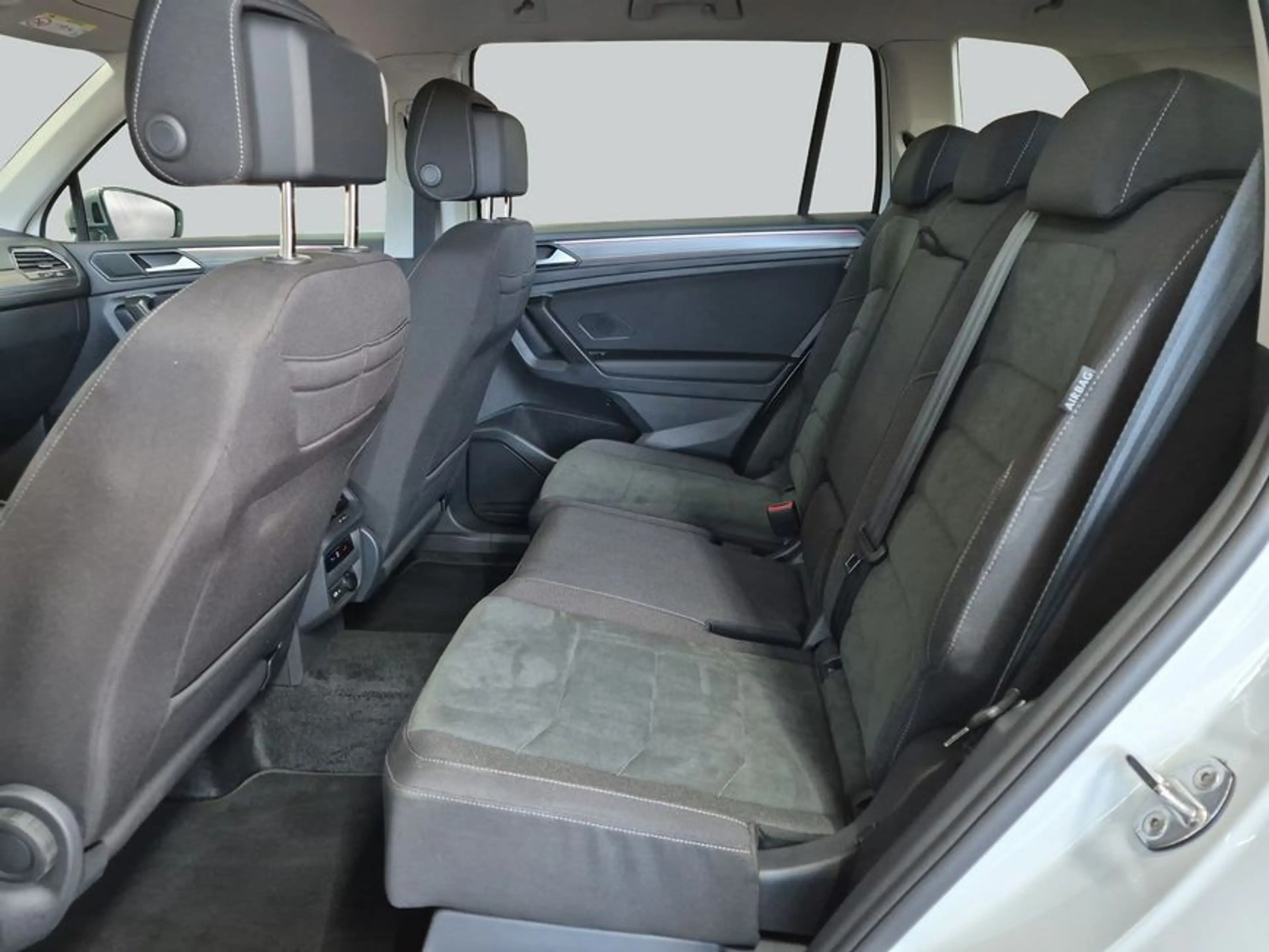 Volkswagen Tiguan Allspace 2.0 TDI SCR 4Motion DSG R-Line AHK — photo 11