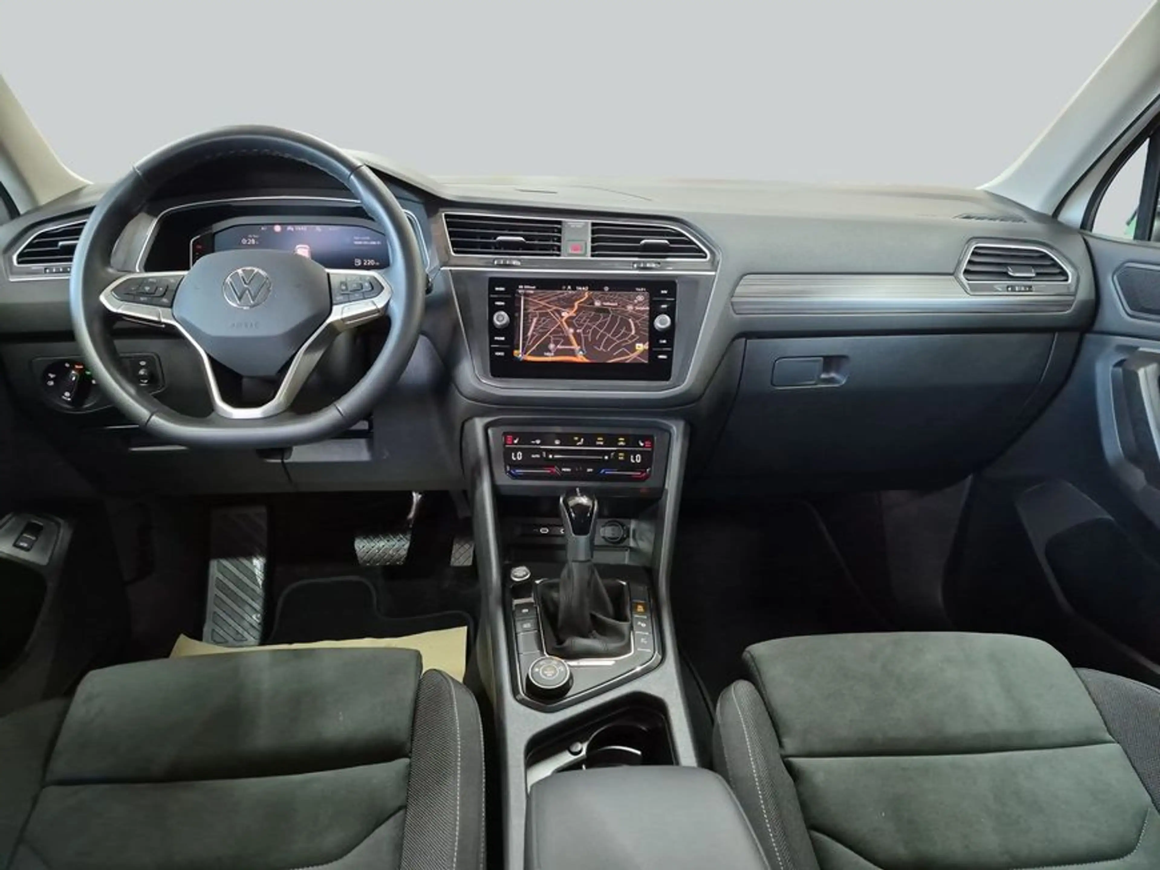 Volkswagen Tiguan Allspace 2.0 TDI SCR 4Motion DSG R-Line AHK — photo 13