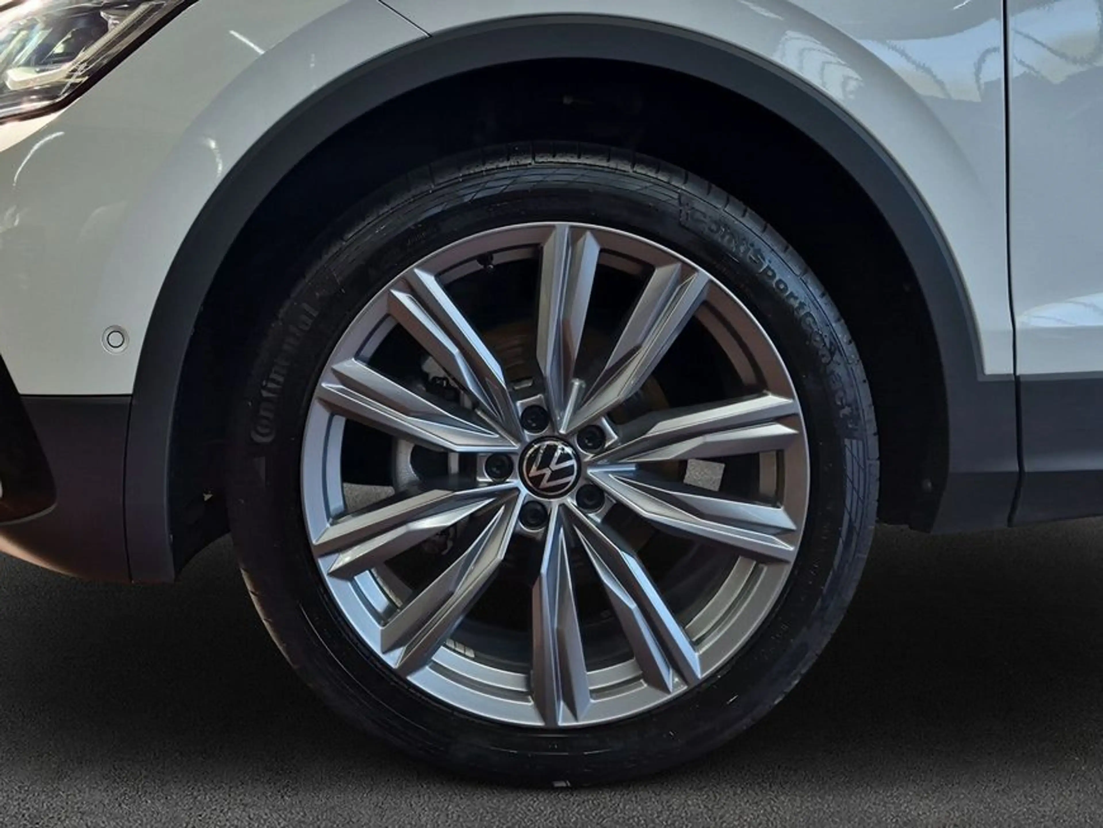 Volkswagen Tiguan Allspace 2.0 TDI SCR 4Motion DSG R-Line AHK — photo 7