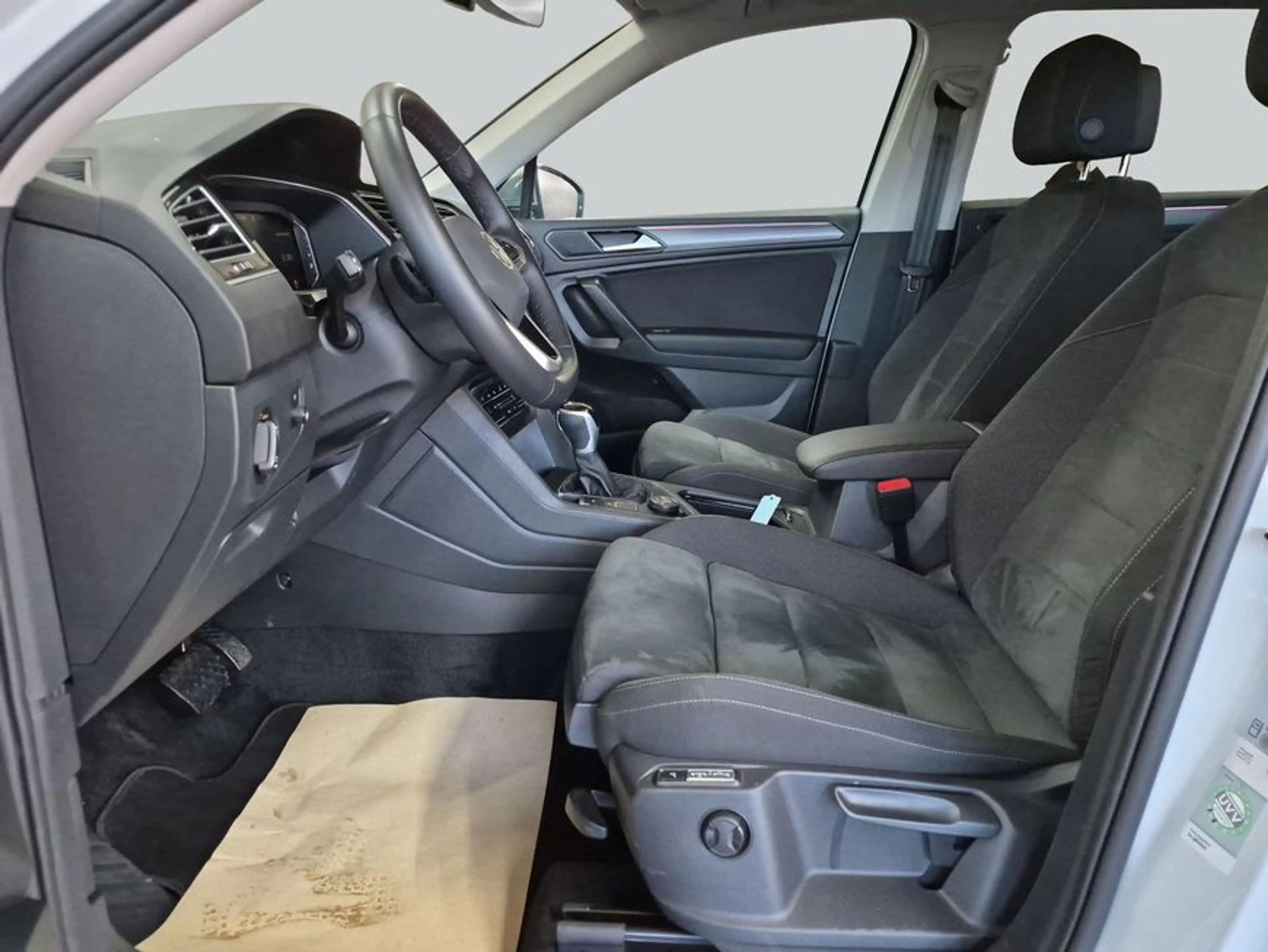 Volkswagen Tiguan Allspace 2.0 TDI SCR 4Motion DSG R-Line AHK — photo 9