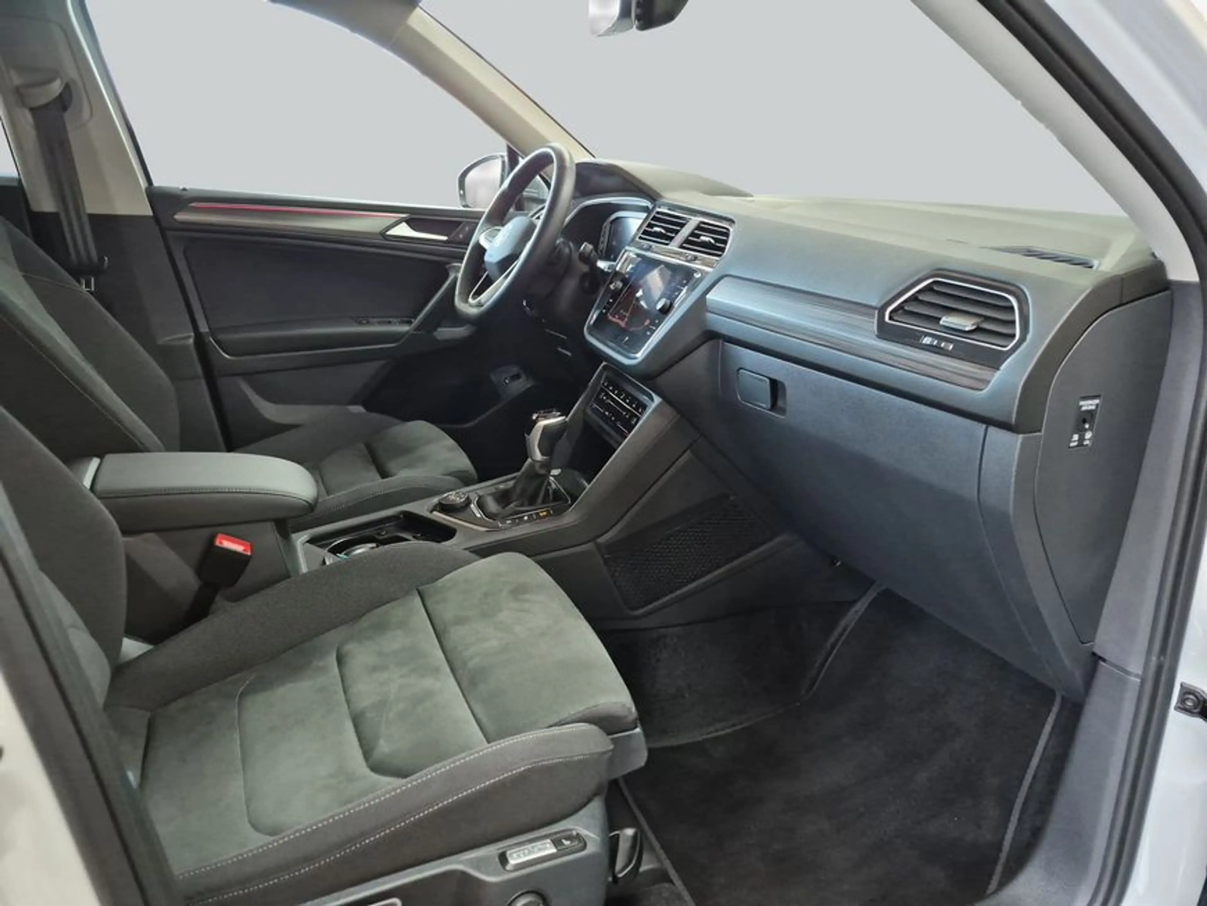 Volkswagen Tiguan Allspace 2.0 TDI SCR 4Motion DSG R-Line AHK — photo 12