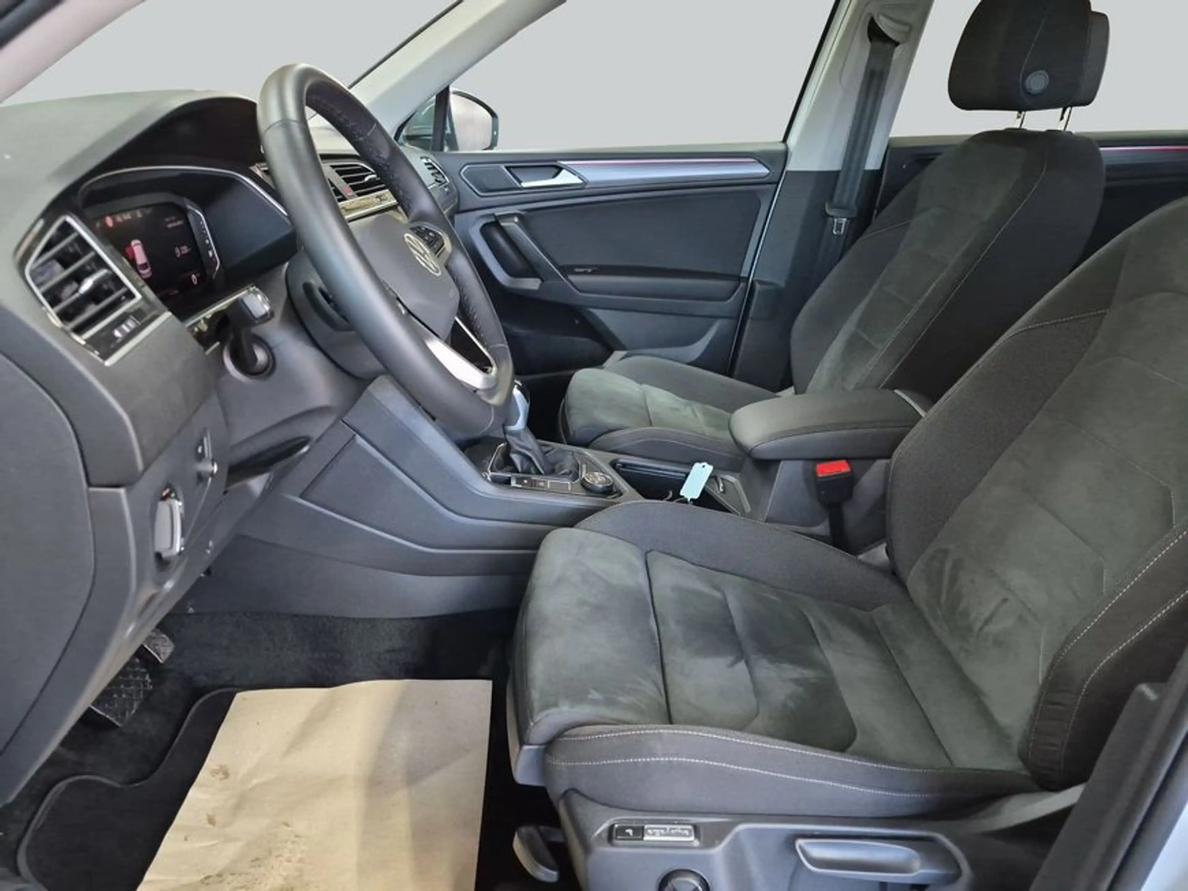 Volkswagen Tiguan Allspace 2.0 TDI SCR 4Motion DSG R-Line AHK — photo 10