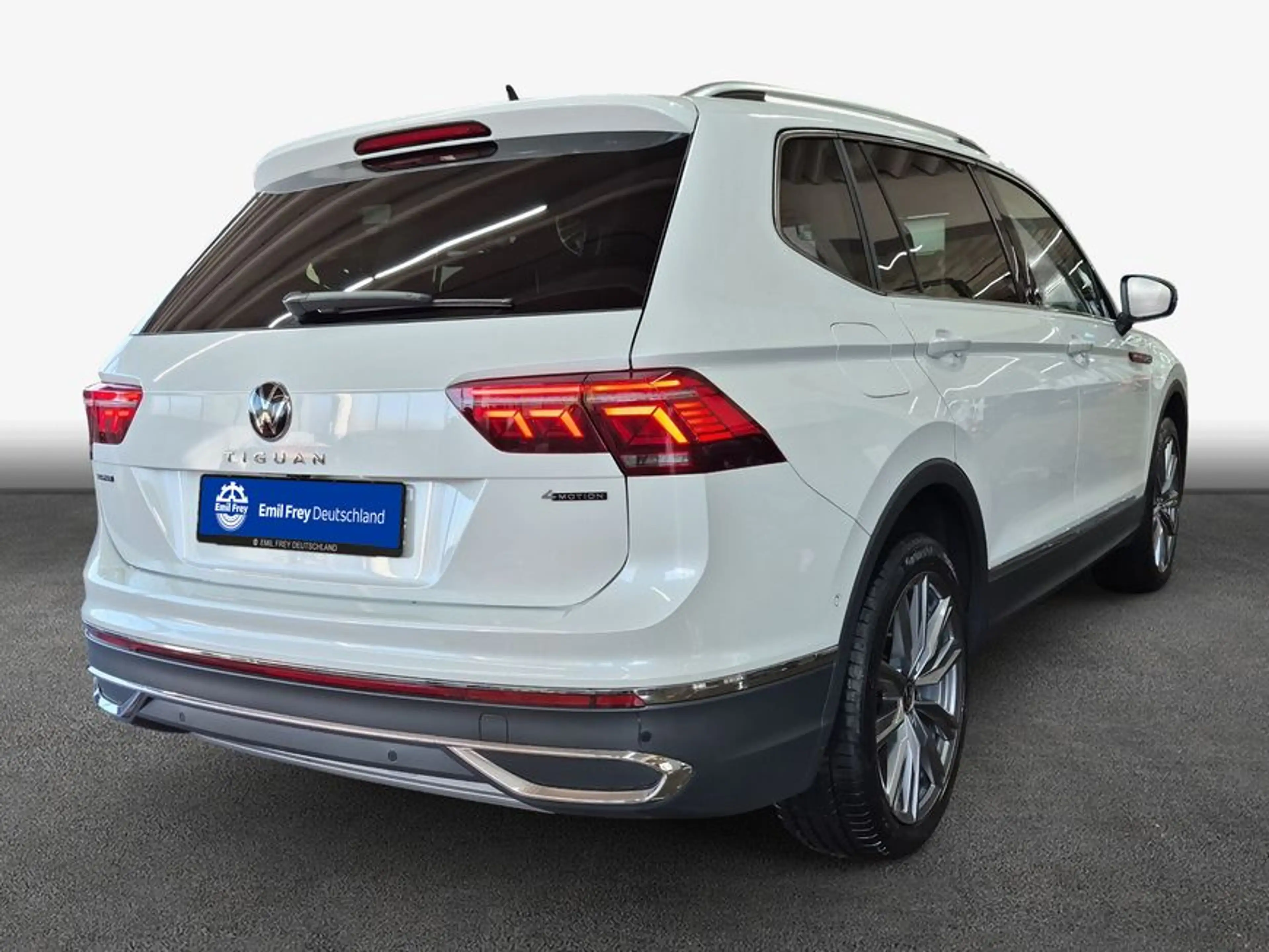Volkswagen Tiguan Allspace 2.0 TDI SCR 4Motion DSG R-Line AHK — photo 2