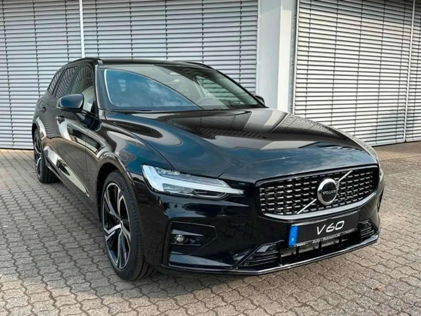 Volvo V60 Kombi Plus Dark H&K Frontscheibenhzg Schwarz - 1