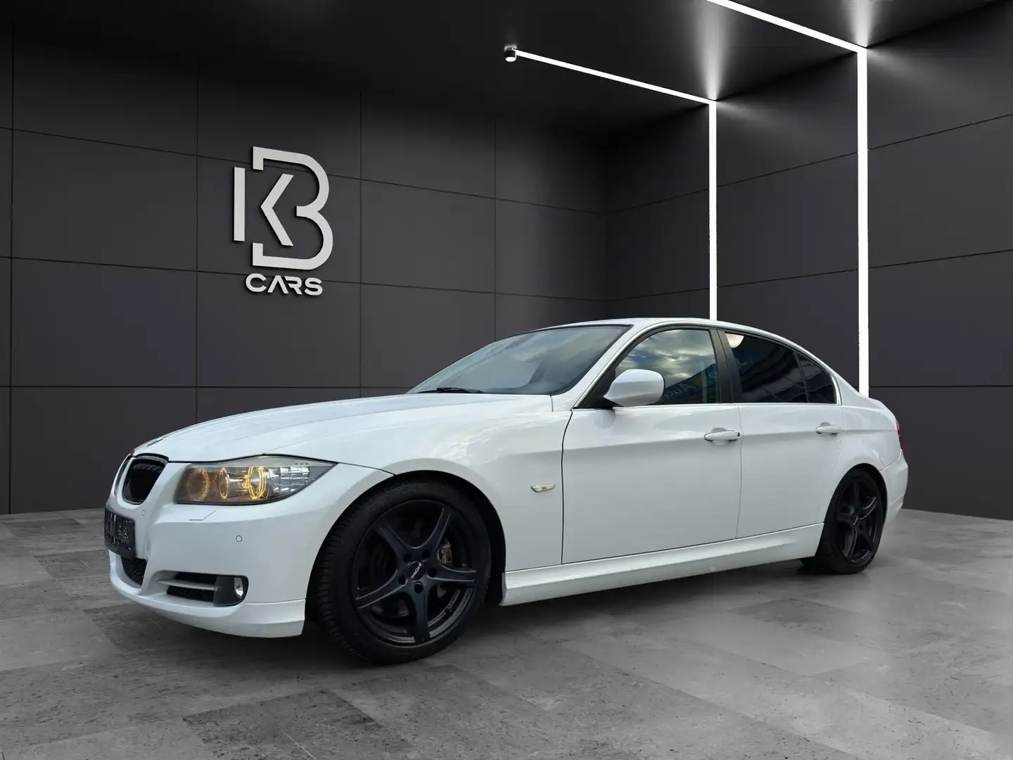 BMW 335 i Limousine Automatik | HiFi | Navi | Sitzh | Blanc - 1