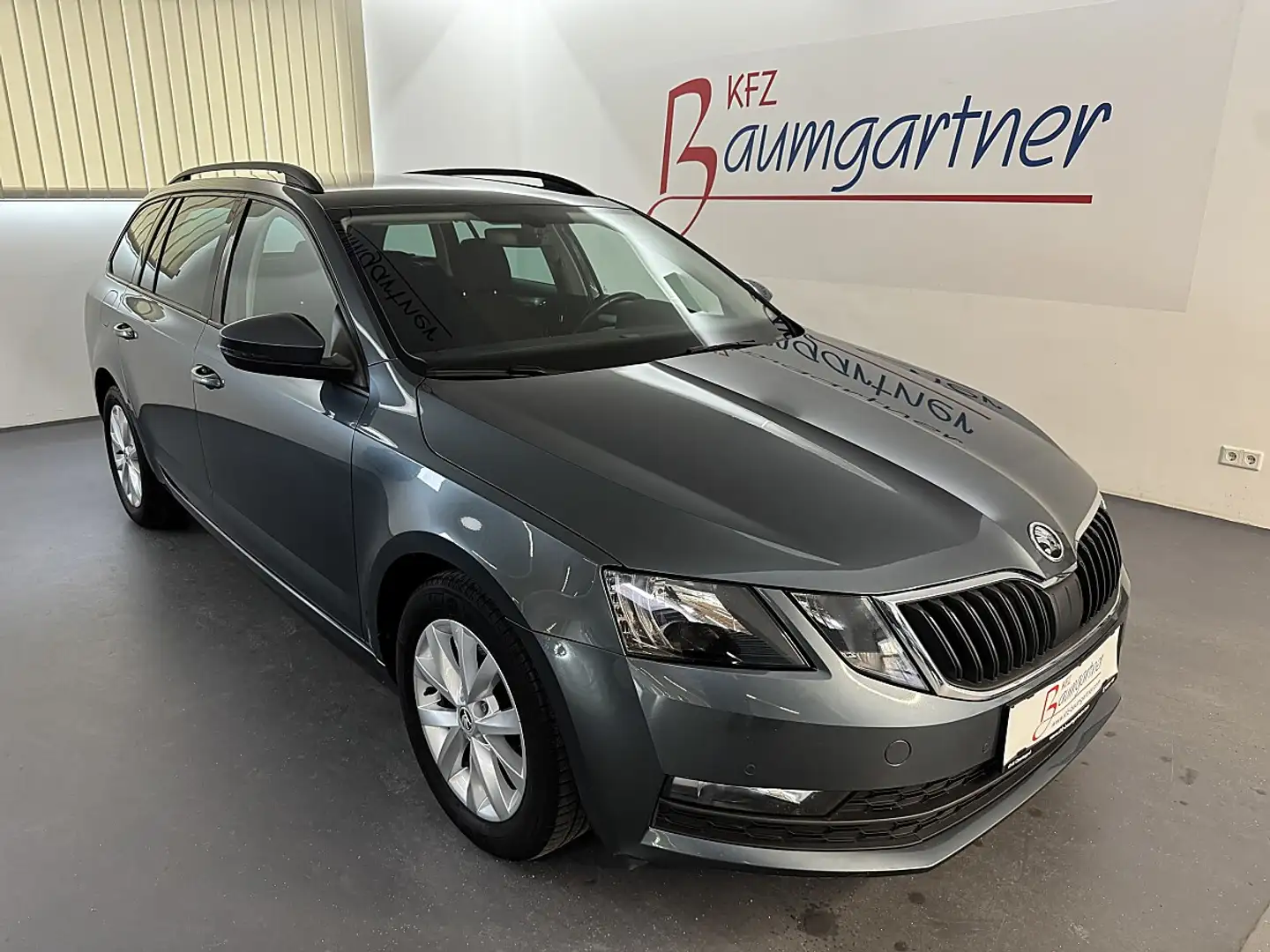 Skoda Octavia Combi 1,6TDI *NAVI*AHK*Sitzheizung*Getönte Sche... Gris - 1