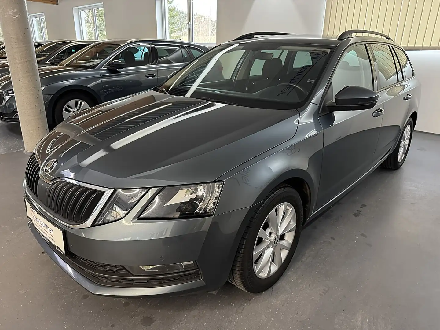 Skoda Octavia Combi 1,6TDI *NAVI*AHK*Sitzheizung*Getönte Sche... Gris - 2