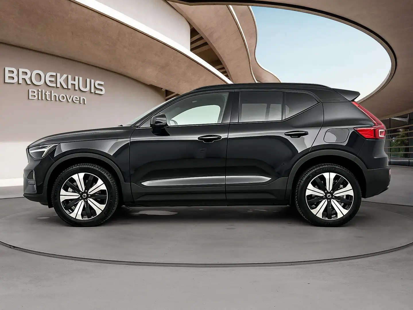 Volvo XC40 Core 70 kWh | Stoel + Stuurverwarming | Warmtepomp Zwart - 1
