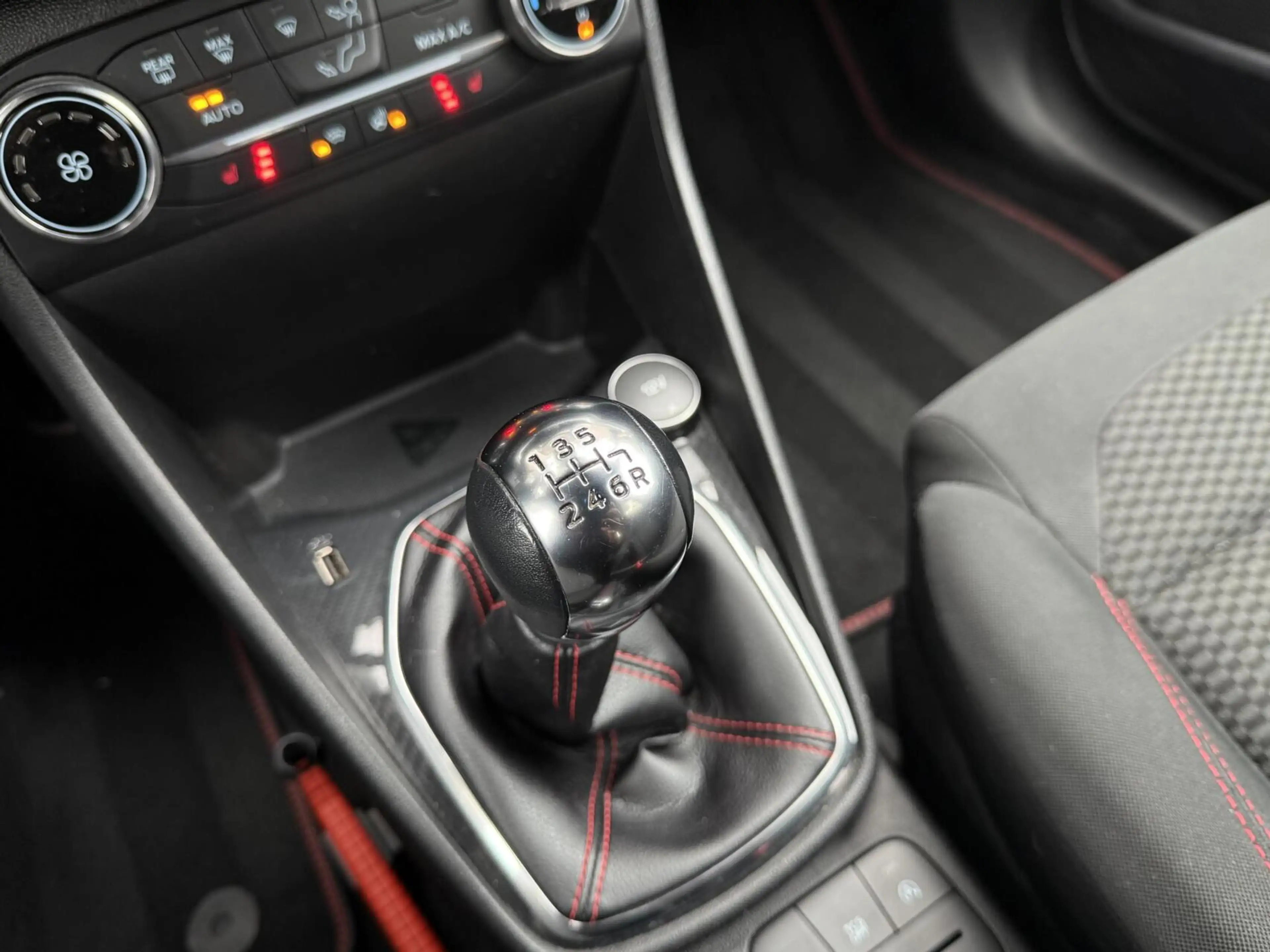 Ford Fiesta 1.0 EcoBoost ST-Line | CarPlay | Winterpakket | St — photo 19